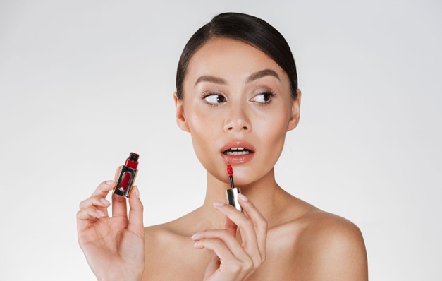 <i>Lip Tint</i> Jadi Produk Makeup Favorit Gen Z, Menggeser Tren Lipstik?