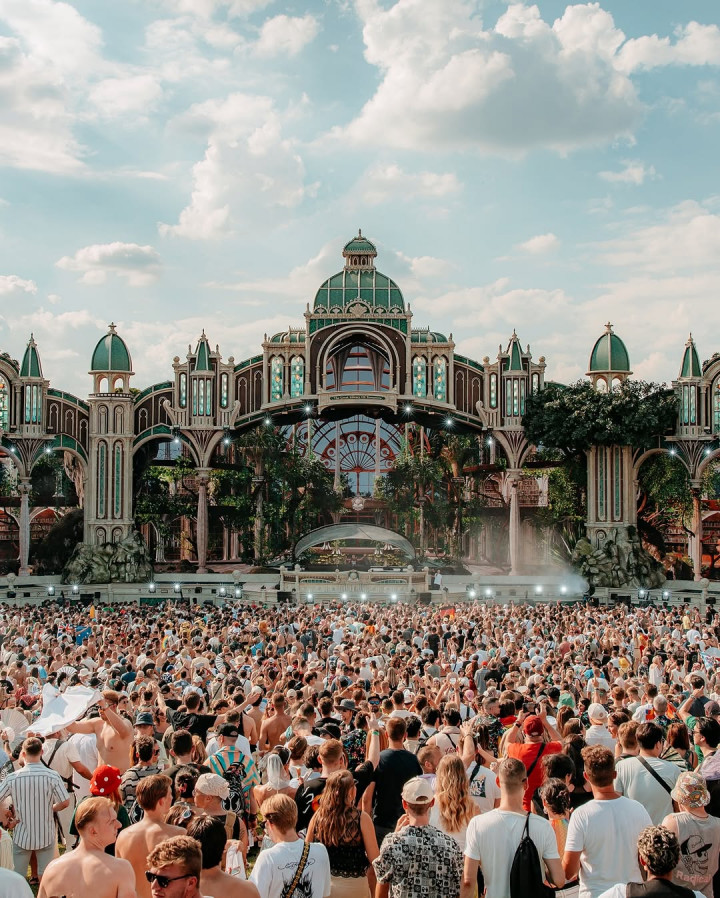 Perempuan 35 Tahun Meninggal di Tomorrowland, Diduga Terkait Obat-obatan