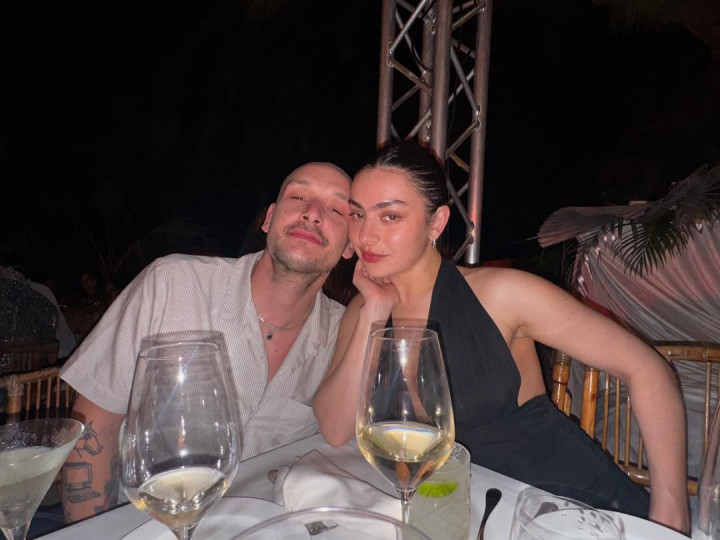 Selamat! Charli XCX dan George Daniel The 1975 Resmi Menikah