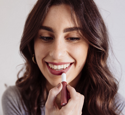 4 Warna Lipstik yang Harus Dihindari Wanita Usia 40-an Menurut MUA