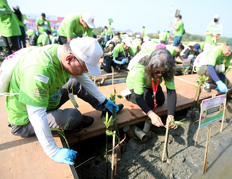 Penanaman 1.000 Pohon Bakau untuk Kawasan Pesisir yang Asri