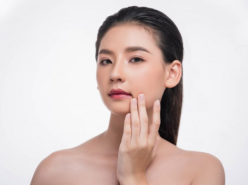 Kulit Wajah Berminyak Tak Perlu Pakai Pelembab? Begini Penjelasan Dermatologis