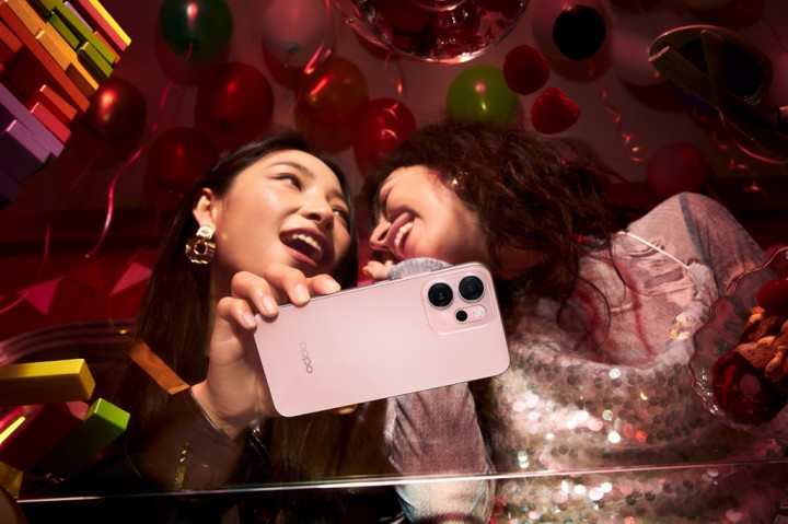 Oppo Reno14 Series Hadirkan Varian Warna Pink dengan Desain Iridescent Mermaid