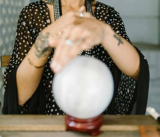 Aura Paling Memikat Lawan Jenis Ada di 8 Weton Ini, Kamukah Salah Satunya?