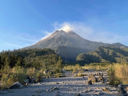 Studi Baru Peneliti UGM Ungkap Kandungan Potasium Berperan dalam Evolusi Gunung Api di Pulau Jawa