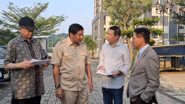 Menteri Ara bersama James Riady mengunjungi Meikarta. Foto: Lippo