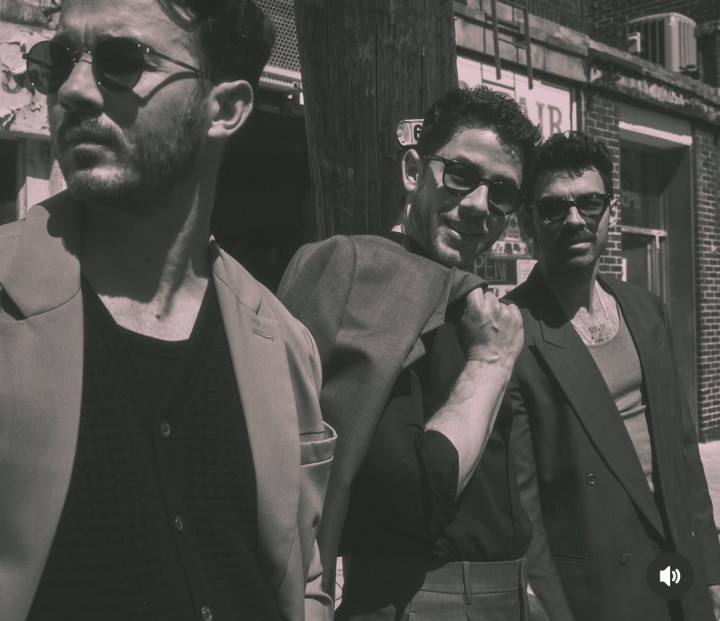 Ayah Jonas Brothers Beli Hak Musik Anak-anaknya, Wujud Cinta dan Dukungan