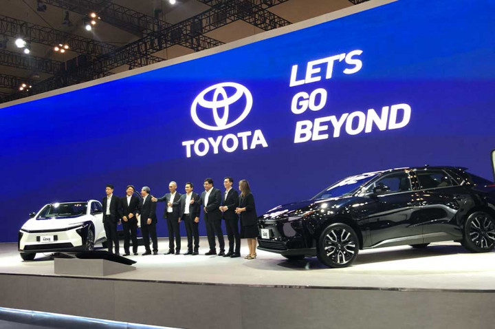 54 Tahun di Indonesia, Toyota Boyong bZ4X Versi Lokal di GIIAS 2025
