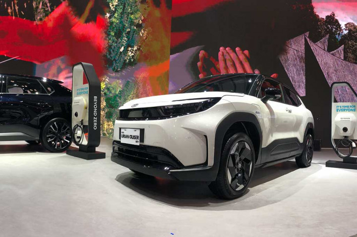 Toyota Perluas Segmen EV Lewat Urban Cruiser EV dan Sejumlah Mobil Hybrid