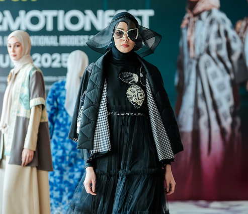 IN2MOTION Fest 2025: Wastra Jadi Kekuatan Desainer Lokal Bersaing di Kancah Internasional