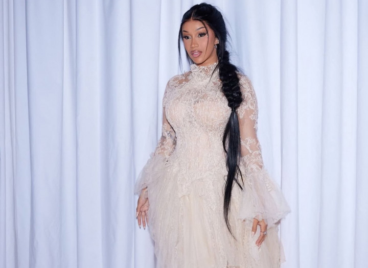 Insiden Cardi B Lempar Mikrofon ke Penonton Belum Kelar, Korban Ajukan Gugatan