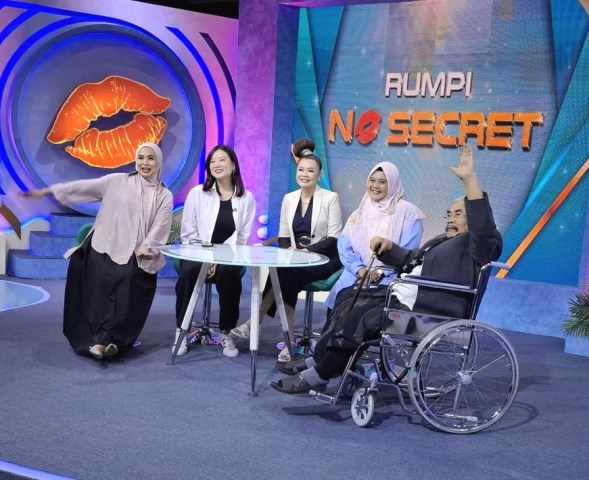    Sang putri pun menjelaskan kalau kaki ayahnya memang sudah lama mengalami pembengkakan. (Foto: Dok. Instagram H. Jaja Mihardja/@jajamiharja_ofc)