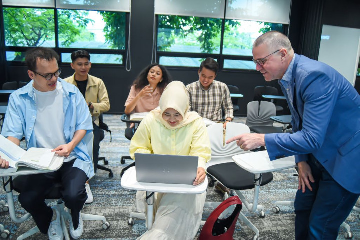 Kuliah Dapat 2 Gelar Internasional Tanpa <i>Ninggalin</i> Indonesia, Emang Bisa?