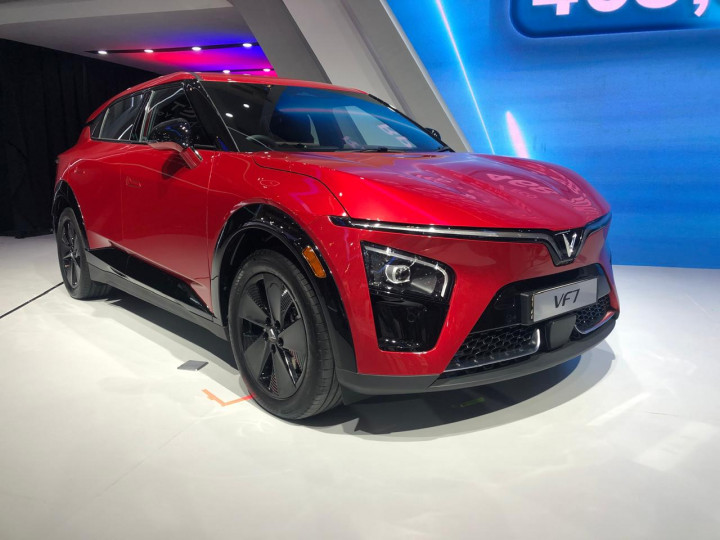 Mobil Listrik VinFast VF 7 Meluncur, Harga Khusus di GIIAS