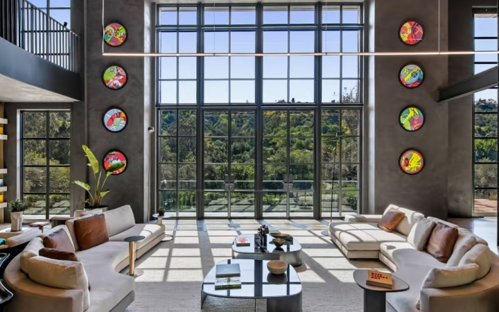 Naik Dua Kali Lipat, Bekas Rumah Gene Simmons Terjual Rp456 Miliar