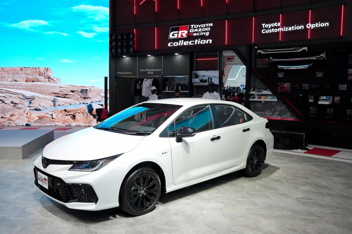 Pengabdi Sedan, Toyota Corolla Altis Hybrid GR Sport Meluncur