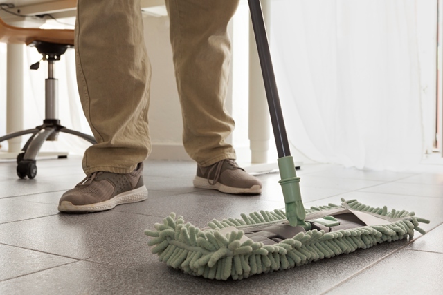 Cara Tepat Membersihkan Lantai Rumah Sesuai Jenis Materialnya