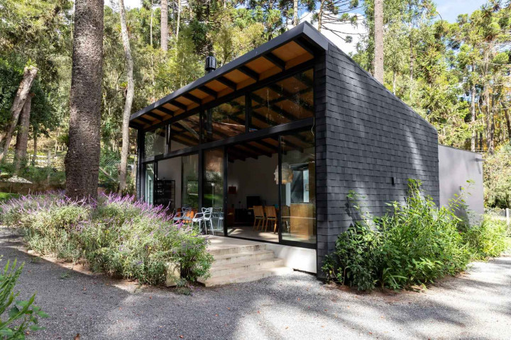 Rumah Ini Bikin Kamu Pengen Pindah ke Hutan Sekarang Juga!