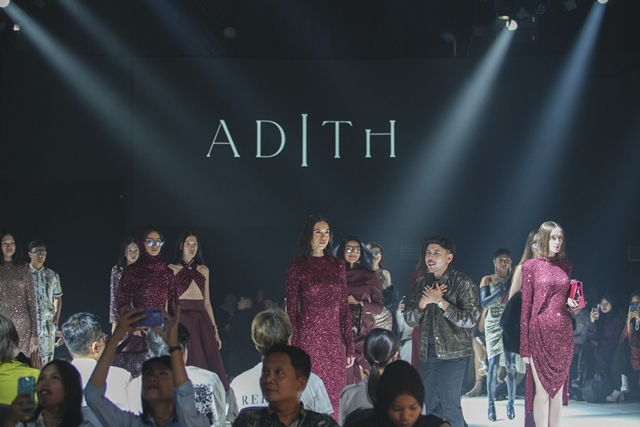   Bahan siquins yang berasa dari plastik limbah tetap dibawa di koleksi tahun ini oleh ADITH. (Foto: Dok. Medcom.id/Aulia Putriningtias)