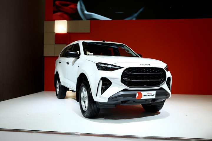 New Isuzu mu-X 4WD Bersolek di GIIAS 2025, Punya Tampilan & Fitur Baru