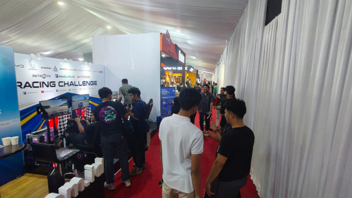 Jajal Langsung Sensasi Balap Profesional di GIIAS 2025: Medcom.id Hadirkan Moza Racing R3 dan R5