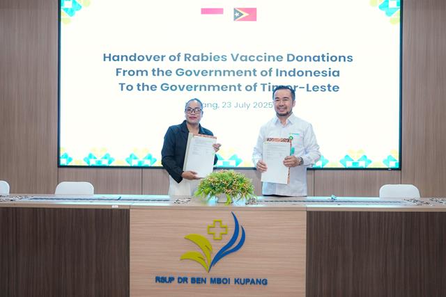 Penyerahan VAR merupakan respons atas permintaan resmi Pemerintah Timor-Leste guna mengatasi wabah rabies yang tengah berlangsung. (Foto: Dok. Birkom Kemenkes)