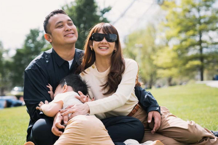 Gilang Dirga Kembali Kuliah setelah 16 Tahun Tertunda