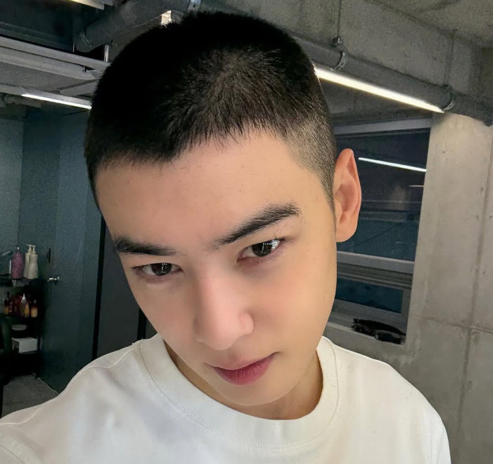 Cha Eun Woo ASTRO Pamer Rambut Cepak Jelang Wamil