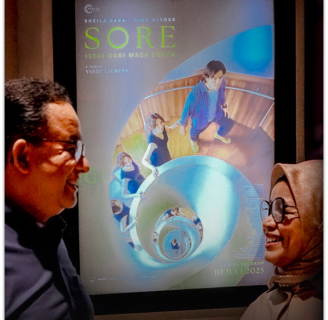 Anies dan istri menonton film Sore (Foto: x)