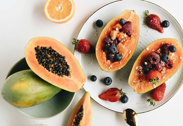 Sebaiknya 6 Makanan Ini Jangan Dikonsumsi Berbarengan dengan Pepaya
