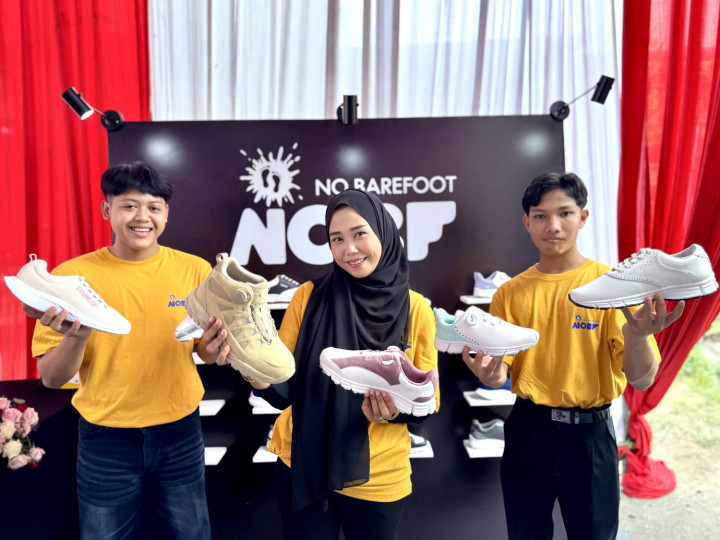 Dari Mojokerto ke Dunia! UKM Sepatu Binaan Pertamina Ekspor Perdana