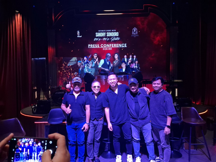 Sandhy Sondoro Ajak Nostalgia lewat Konser Intim
