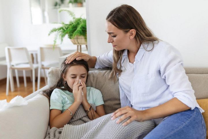 Tren Cuci Hidung Anak Viral, Dokter Ungkap Manfaat & Cara yang Benar!