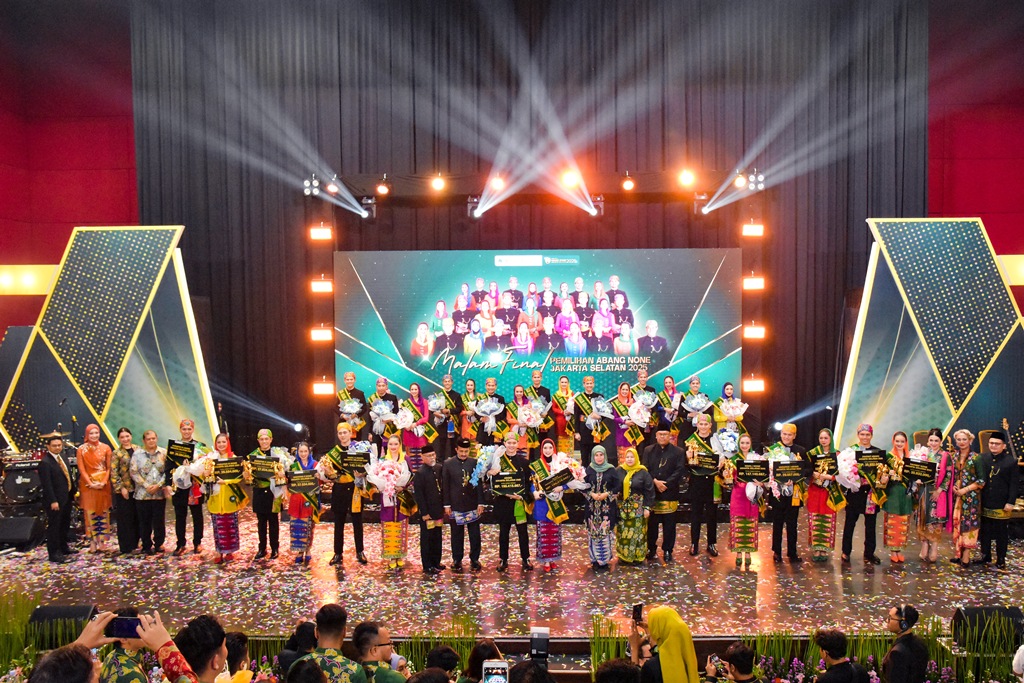Puncak acara ditandai dengan penobatan Abang Raynald dan None Isabel sebagai Abang None Jakarta Selatan 2025. Dok. Ist