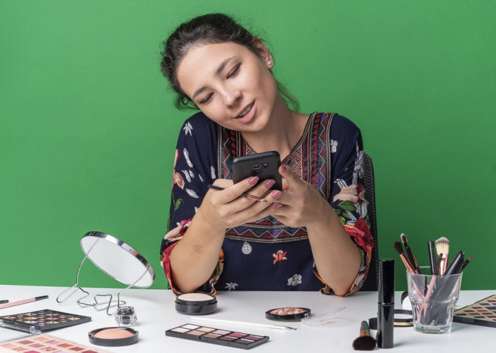 Dari Scan Barcode sampai Profil Kulit Personal, Ini Cara Belanja Kecantikan yang Lebih Cerdas