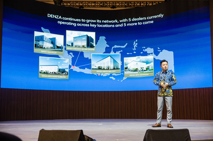 Denza Presentasikan Showroom Premium Di GIIAS 2025