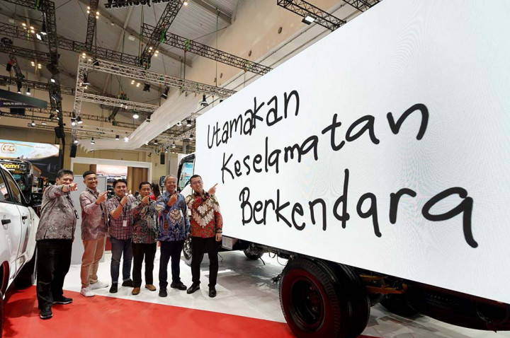Unik, Pengunjung GIIAS 2025 Diperbolehkan Coret-Coret Di Truk