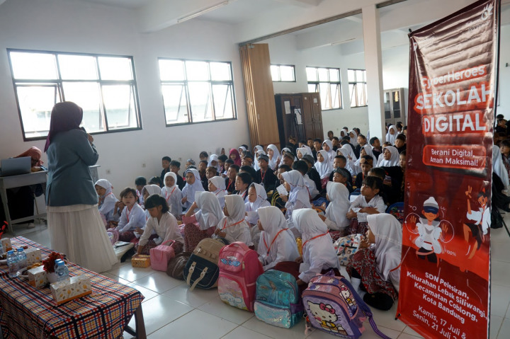 Tingkatkan Literasi Keamanan Siber Melalui CyberHeroes: Sekolah Digital