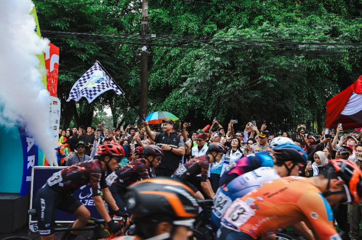 Menpora Buka Tour de Banyuwangi Ijen 2025