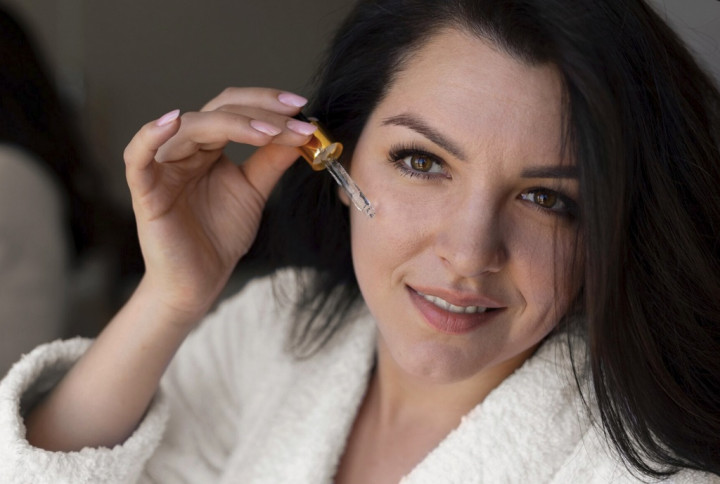 Top Berita Gaya: Inovasi Skincare Tenangkan Jerawat hingga Anak Muda Rentan Serangan Jantung