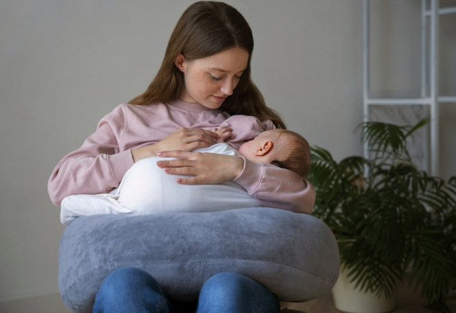 Budaya yang sudah mengakar di suatu negara juga memengaruhi lebih dari sekadar keputusan ibu untuk menyusui. Ilustrasi Freepik