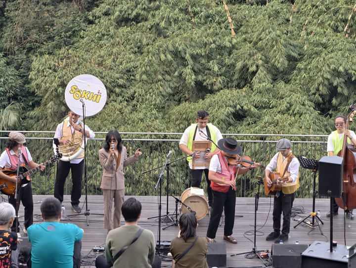 Sokhi Gandeng Musisi Bandung Mahawaditra di Gaia Music Fest 2025 Hari Kedua