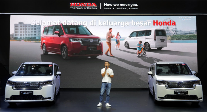 Honda STEP WGN e:HEV Mulai Diantarkan kepada Konsumen