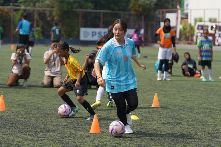 Bibit-bibit Pesepak Bola Putri Indonesia dapat Pelatihan dari Legenda Timnas Wanita Jepang