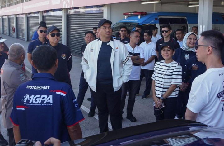 Jelang MotoGP Indonesia 2025, Menpora Tinjau Kesiapan Sirkuit Mandalika