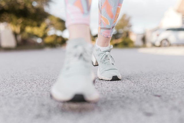  Tidak masalah kamu memilih jalan kaki di pagi atau sore hari. Masing-masing memiliki keuntungannya masing-masing. (Foto: Ilustrasi/Dok. Pexels.com)