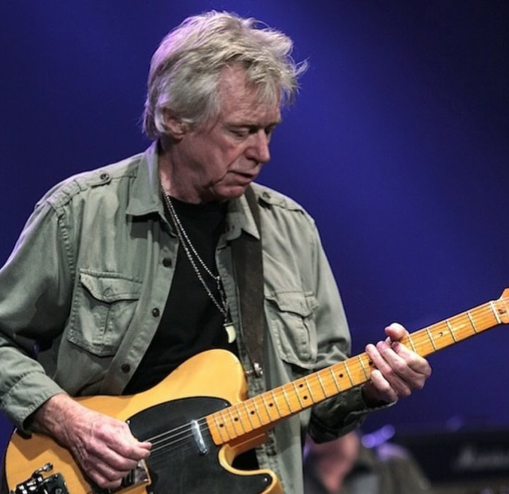 Musisi Senior Dave Edmunds Sempat 'Tak Bernyawa' di Pelukan Istri Sebelum Dirawat