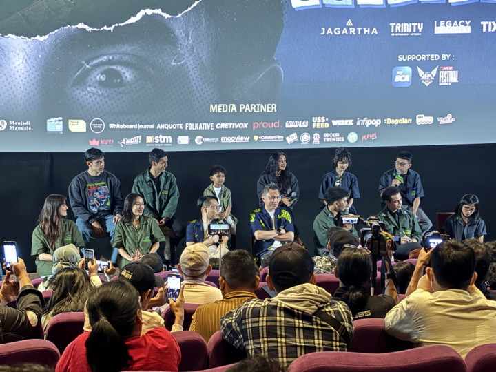 Ernest Prakasa Puji Debut Penyutradaraan Kristo Immanuel di Film Tinggal Meninggal