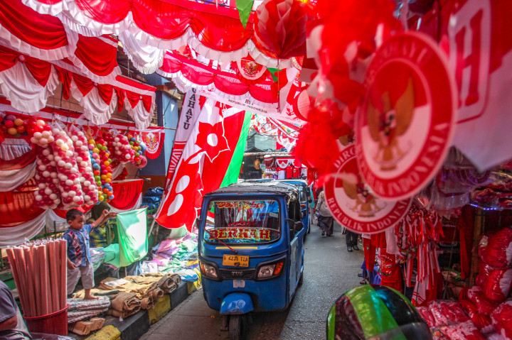 Semarak Penjualan Pernak Pernik, Sambut Hari Kemerdekaan