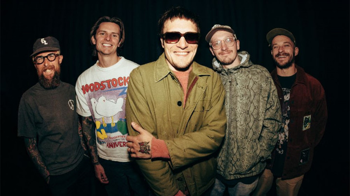 Neck Deep Siap Rilis Album Versi Deluxe, Tambah 4 Lagu Baru Buat Fans Makin Gak Sabar!
